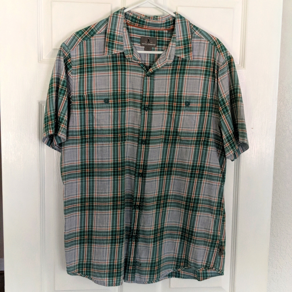 Soft, lightweight, breathable, travel shirt, 2 button front pockets